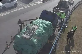 货车司机夫妇遇困，高速公路收费站工作人员连续4天热心免费送餐图片