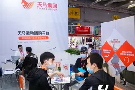 奋战“开门红”，车间里、镜头前电商主播忙不停图片