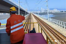 太危险！厦门一动车紧急降速……图片