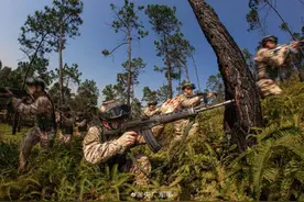 场面超燃！直击武警官兵反恐演练现场图片