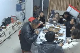 反差太大！这些画面看哭无数网友，“像是做了一场热闹的梦”图片