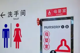 车站里为哺乳妈妈围人墙！除了暖心，还有3个问题需要解决图片