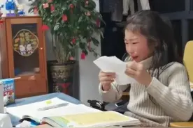 赶作业疯狂刷屏！假期剩5天作业剩7本，边写边哭...图片