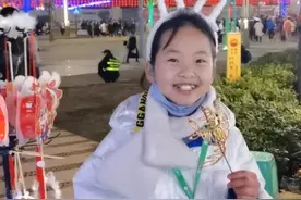 四川一名小学生春节摆摊半月赚万元，总结出三条“生意经”图片