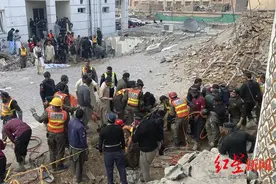 巴基斯坦爆炸已致88人死亡，死伤者多为警察，袭击者穿过层层安检进入高度安全区图片