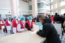 郑大一附院以“四个保障”迎战春节后就诊高峰图片