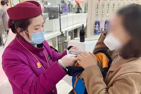 地铁上丢失物品咋办？看他们这样加急处理图片