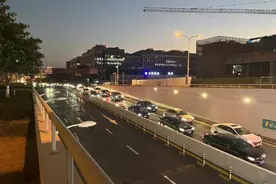 上海有地方1公里路排了3小时！车主：拥堵程度超乎想象……图片