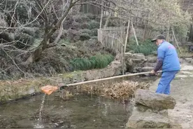 清淤清障，黄龙洞景区的水体环境变好了图片