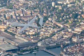 瑞士空军接收首批两架赫尔墨斯900无人机图片