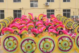 河南省三门峡市陕州区张湾乡新桥村：社火排练忙 喜庆闹元宵图片