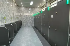 男童如厕争议：被彰显的冲突，被遮蔽的情绪 | 新京报专栏图片