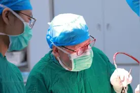 中德专家携手救治疑难病患图片