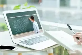 ​着装“清凉”听网课，却因老师视频连线致“走光”？女学员状告平台！图片