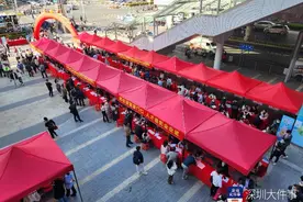 深圳招工放大招：3万月薪岗位搬线上，有人刷直播揾到工图片