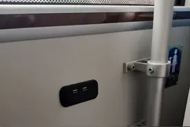 记者实探，公交车手机充电口都能正常使用吗？图片