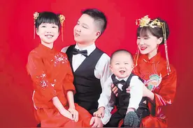 朋友圈晒最美全家福，长沙换装自拍走红图片