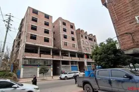 女子买房9年还未封顶，每逢过年回家借住亲戚家 镇政府：已与开发商联系处理此事图片