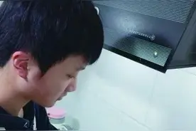 “小食神”变身“小厨神”，高中生为家人做菜感受年味和家常菜背后的传承故事图片