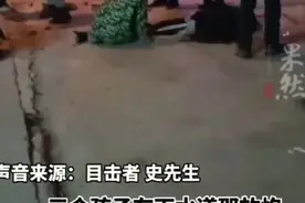 三小孩放鞭炮将井盖炸碎，致1死2伤，当地警方已介入图片