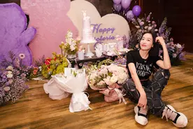 工作室分享宋茜36岁庆生照 手捧鲜花笑容灿烂开怀图片