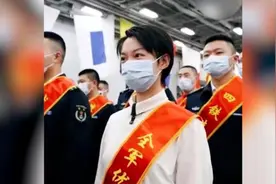 辽宁舰90后女少校用英语霸气喊话外军舰机视频封面