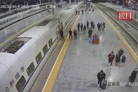 列车上女孩行李箱被盗，武铁警方视频侦查破案图片