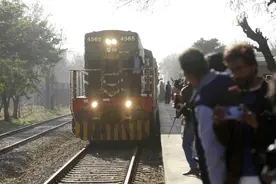 （国际·一周看天下）巴基斯坦：从中国进口的铁路客车投入载客运营图片