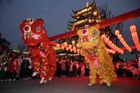 步步如愿走“鸿”途 狮舞鸿恩闹元宵图片