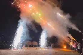 小宝评测丨实测五款加特林烟花，你的燃放姿势对了吗？图片