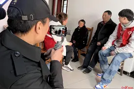 收集老人合影，拍摄“无恙岁月”，这群年轻人为老人送关爱图片