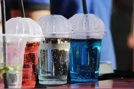 这些杯子用来喝水“不安全”，看看你家里有没有？图片