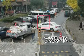 吃你的用你的还要偷你的 这姐妹情真挺“塑料”图片