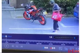 老人故意推倒摩托车事件续：因老人去世终止刑事案件审理，当事人表示将追责到底图片