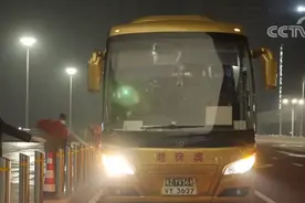 港珠澳大桥首批入境旅客顺利通关图片