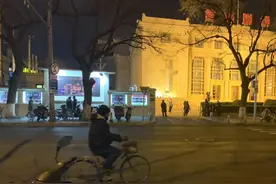 原价80元的票炒到450元！人艺好戏连台引黄牛扎堆儿图片