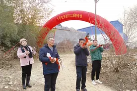 现代与传统相结合 乡村婚礼充满仪式感图片