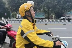 大学生“快递侠”的网红时刻图片