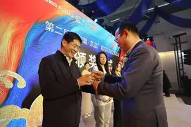 鸟巢冬奥座椅套变身“文创包”，10个作品上榜“朝阳礼物”图片