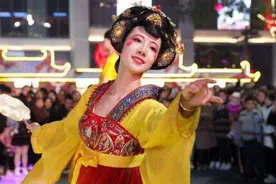 热搜第一，4亿人关注！不倒翁小姐姐回应：不想被利用图片