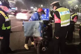 无证驾驶、摩托无牌、私自改装！“外卖小哥”面临行政拘留3日、罚款1200元处罚图片