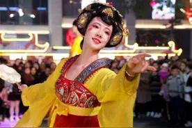 再上热搜！生娃前后演出照被比较 西安不倒翁小姐姐发声图片