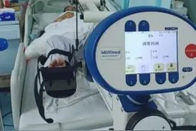 85岁卧床新冠老人心肺康复3天后，站起来了图片