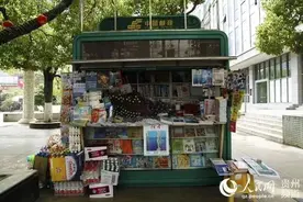 城市建设大步向前，报刊亭何去何从丨睡前聊一会儿图片