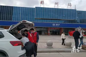 中移铁通广东梅州分公司开展“温暖回家路，高铁在行动”通信保障活动图片