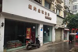 四川遂宁一婚纱摄影店倒闭，老板竟称预订客户可去大理分店拍，现已“失联”图片