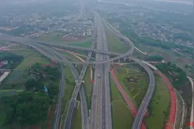 16日5时起，成乐高速部分路段实施交通管制 成都至乐山方向车辆从乐山站分流出站图片