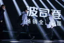 波司登一件羽绒服卖到上万，为啥还使用遇冷就“嘎嘣脆”的面料？图片