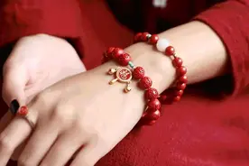 澎湃好物 | 69元抢！周六福吞金兽朱砂串，腕住美好图片