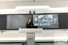 新时代新征程新伟业｜电子黑板上能写粉笔字 记者沉浸式体验智慧课堂图片